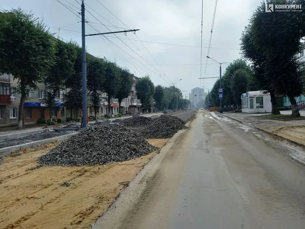Заасфальтували нові відрізки дороги: що коїться на проспекті Волі у Луцьку (фото)