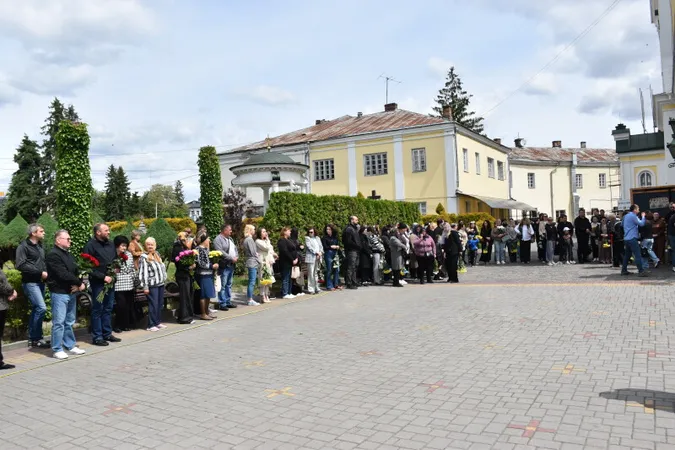 У Луцьку попрощались із Героєм Олександром Вибачем (фото)