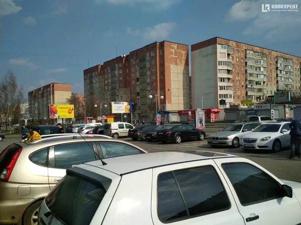 Безлюдна автостанція і «туси» в парку: як карантинить Луцьк 19 березня (фото)