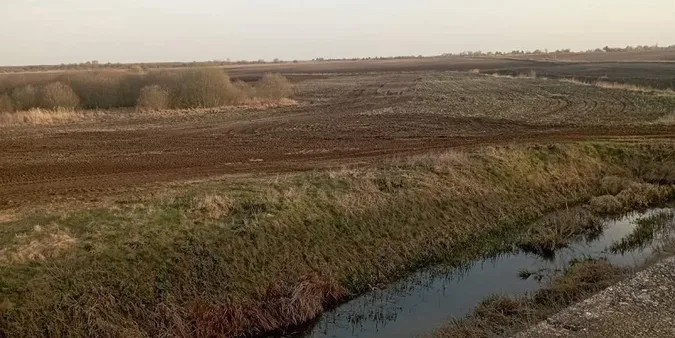 На Волині невідомі розорали берег річки – їх покарають (фото)
