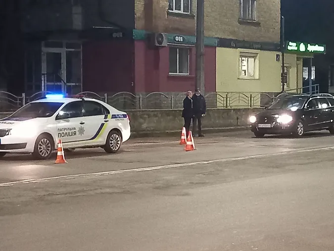 У Луцьку на Грушевського трапилась ДТП за участі вантажівки (фото)