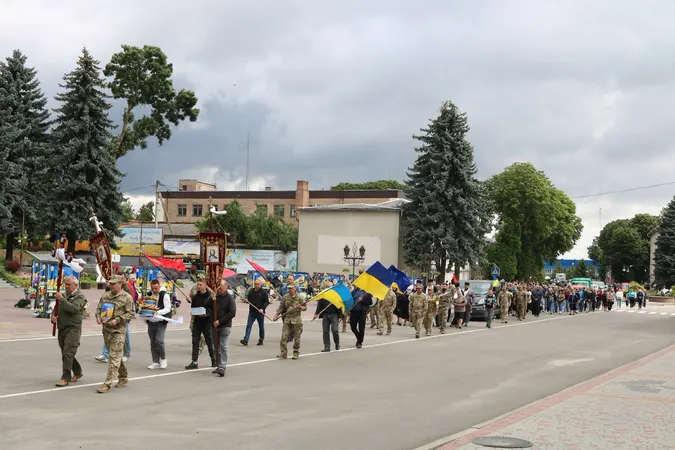 У громаді на Волині в останню путь провели Героя Юрія Лозу (фото)