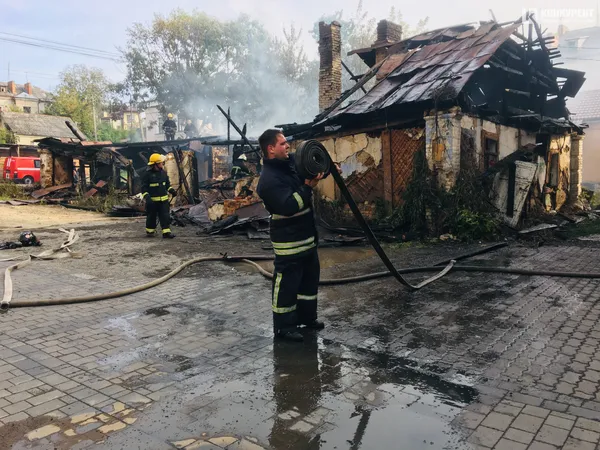 Пожежа біля Луцькради: що залишилося від старого будинку (фото)