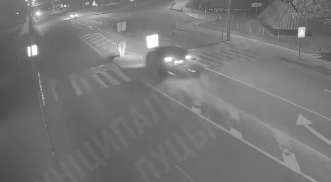У Луцьку п'яний водій зніс «острівець безпеки» і втік (відео)