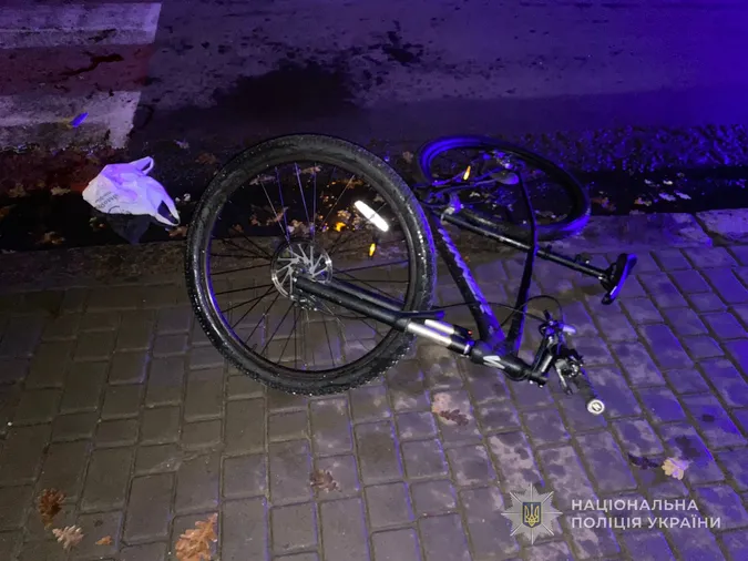 Водій з Хмельниччини збив волинянина на велосипеді, постраждалий – у лікарні