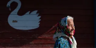 «Живий голос русалок і мавок»: на Поліссі мешкає 90-річна співачка, що зберігає тисячолітні пісні (фото)
