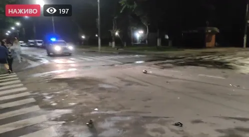 У Нововолинську легковик протаранив поліцейське авто і втік, але згубив номер (фото, відео)
