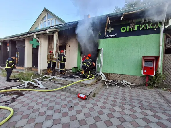 У Львові стався вибух у приміщенні аптеки: є загиблий (фото)