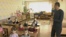 І косички заплітає, і грається: історія чоловіка-вихователя з луцького дитсадка (відео)