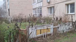 У Луцьку знесли незаконні огорожі у дворах (фото)