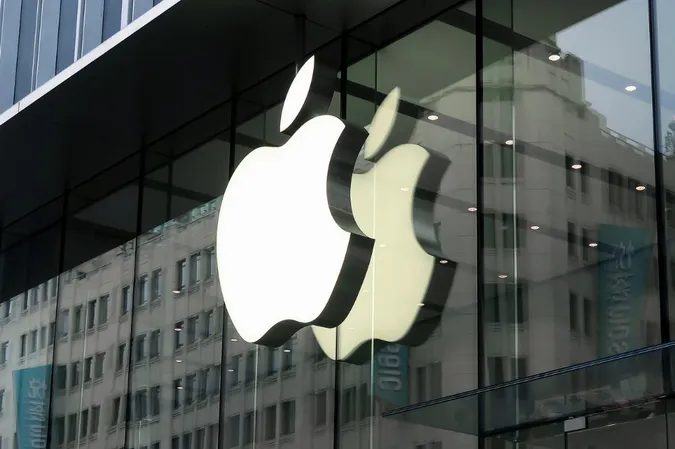Компанія «Apple» запатентувала iPhone, який складається