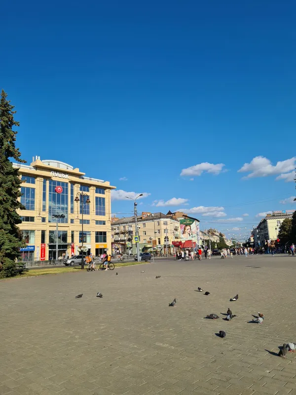 Луцьк у вихідний під теплим осіннім небом (фото)