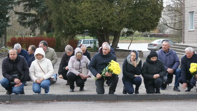 До останнього подиху – за Україну: Рожищенська громада попрощалася з Героєм Сергієм Мандзюком (фото)