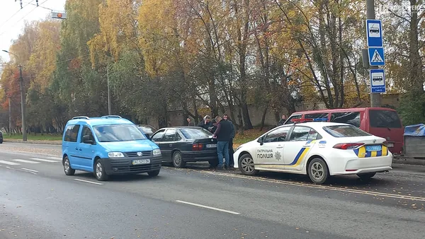Зігнутий капот: у Луцьку – ДТП на Конякіна (фото)