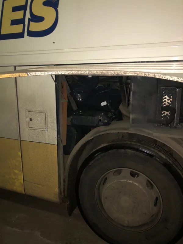 В автобусі та біля залізничних колій: на Волині знайшли контрабандні сигарети (фото)