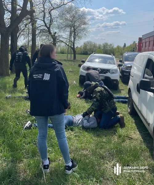 $4500 з «клієнта»: на Одещині місцеві переправляли до Молдови чоловіків призовного віку (фото)