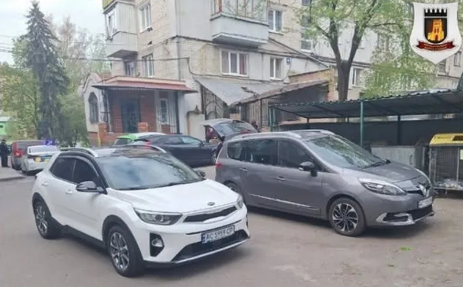 340 гривень за «зручну парковку»: у Луцьку штрафували за автомобілі біля смітників (фото)