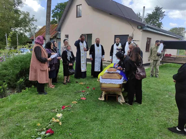 Останнім земним шляхом волиняни провели захисника Дмитра Осіїка (фото)