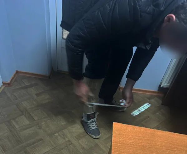 «Добра» повні штани: водій намагався вивезти сотню пачок цигарок через Ягодин (відео)