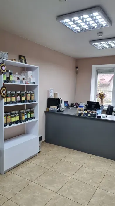 У центрі Луцька продають магазин здорового харчування (фото)