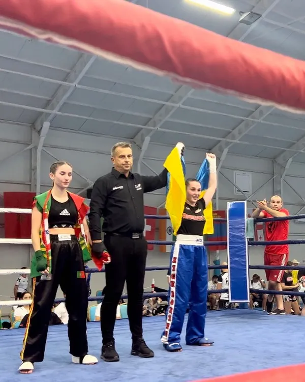 Перемогу присвятила загиблому брату: волинська прикордонниця стала чемпіонкою світу з кікбоксингу (фото)