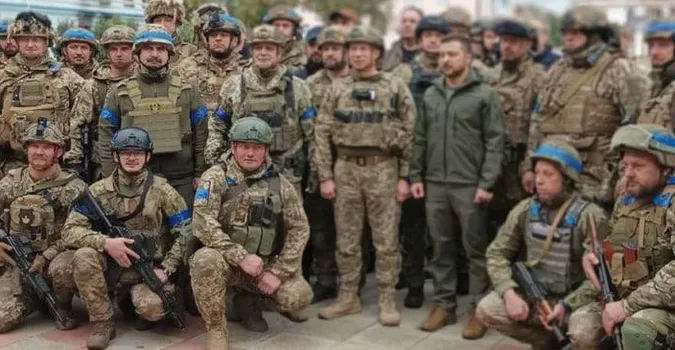 Зеленський приїхав у звільнений від окупантів Ізюм (фото, відео)