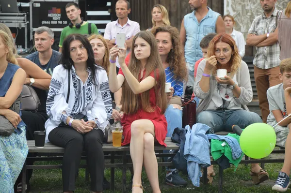 Джаз із дощем: у Луцькому замку стартував «ART JAZZ 2018» (ФОТО)