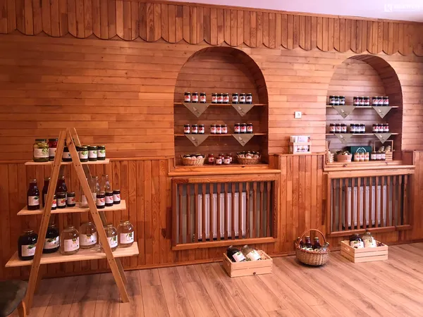 Слоїк меду, або Як на Волині з бджолиного продукту роблять крем (фото, відео)