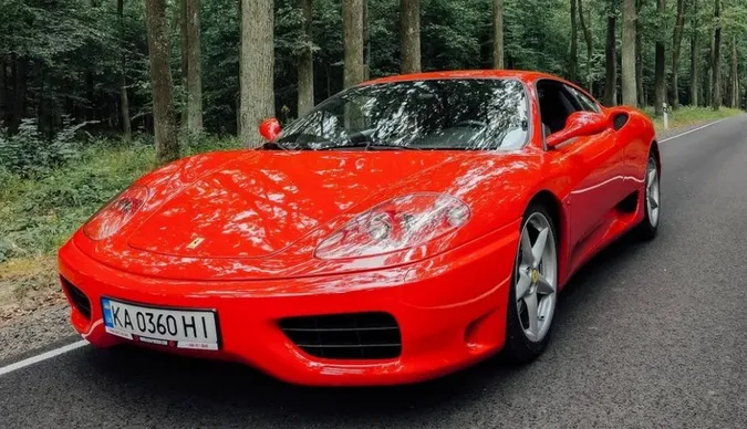 Найдоступніший в Україні: у Луцьку продають раритетний суперкар Ferrari Spider (фото)