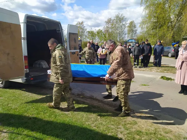 На Волині попрощалися із загиблим майже 2 роки тому воїном Юрієм Мухіним (фото)