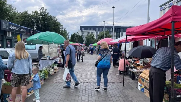 У Луцьку подорожчали фрукти: що кажуть продавці і покупці (фото, відео)