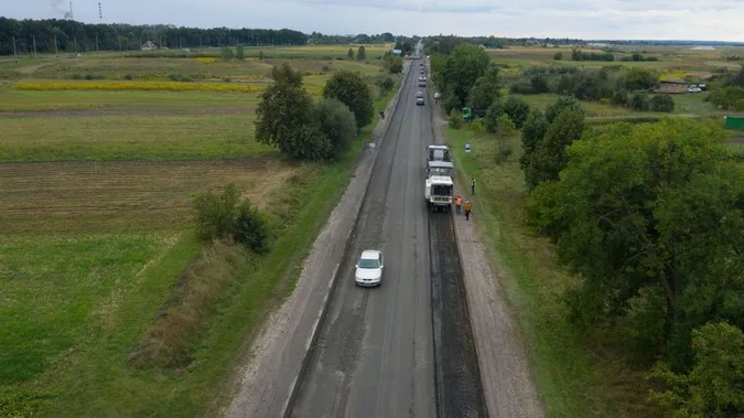 Почали ремонт автотраси біля Луцька: рух транспорту обмежений (фото)