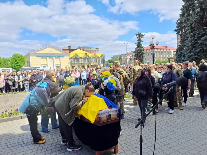 У Ковелі попрощалися із двома воїнами – Максимом Плотніковим та Русланом Фатхудіновим (фото)