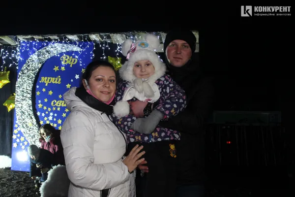 У селі під Луцьком кілька сотень дітей отримали подарунки від Миколая (фото)