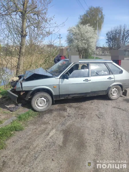 У Рожищі ВАЗ протаранив стовп – постраждала 71-річна лучанка (фото)