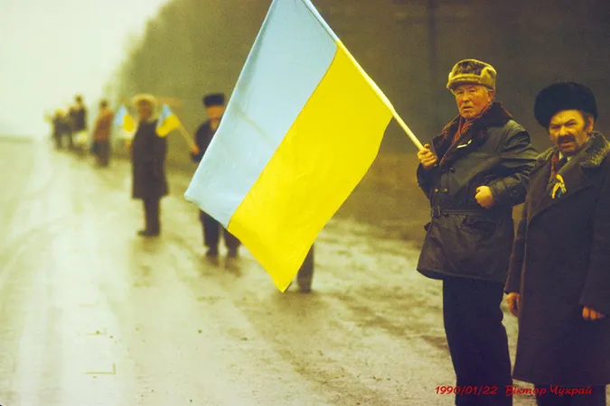 Луцький фотохудожник показав, яким був День злуки 29 років тому