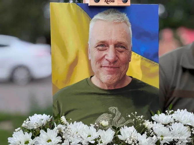 Захищав Україну з 2014 року: на Волині попрощалися з Героєм Марком Разумовським (фото)