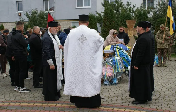 На Волині попрощалися з Героєм Русланом Романюком (фото)