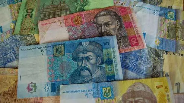 У Нацбанку пояснили, чому падає гривня