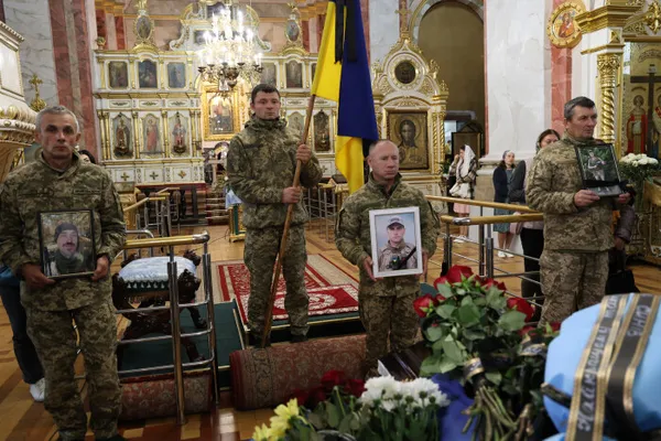 У Луцьку Бориса Кулеша, Віталія Сардачука та Віталія Чубелюка провели в останню дорогу (фото)