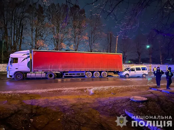 У Луцьку п'яний пенсіонер протаранив зад вантажівки (фото)