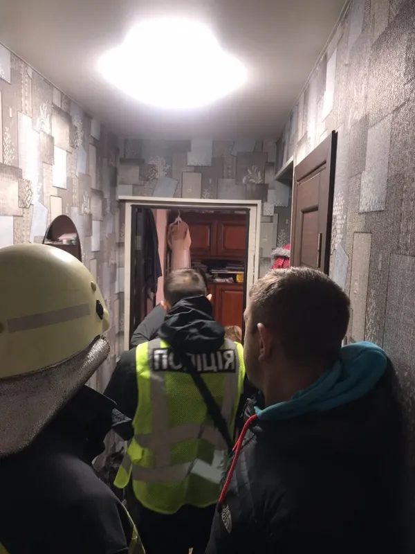 Діти спокійно спали: на Волині рятувальники зламали вікно, щоб батьки потрапили додому