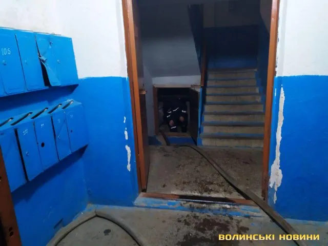У Луцьку в підвалі багатоповерхівки сталася пожежа: ледь не загинув безхатько