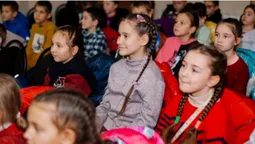Світло, подарунки і Різдво: у Луцьку відбувся благодійний концерт для переселенців (фото)