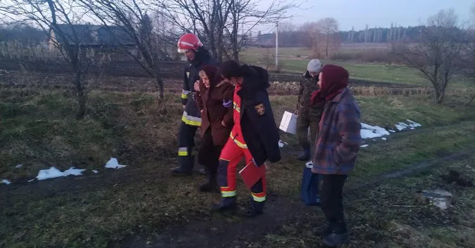 На Волині «швидка» не доїхала до хворої – застрягла у багнюці (фото)
