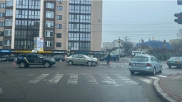Бампер і капот – ущент: у Луцьку на Ковельській сталася ДТП (фото)