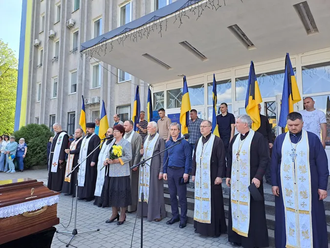 Поховали у день народження: на Волині прощалися з капітаном Володимиром Котиком