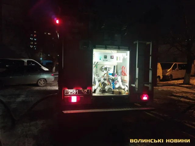 У Луцьку в підвалі багатоповерхівки сталася пожежа: ледь не загинув безхатько