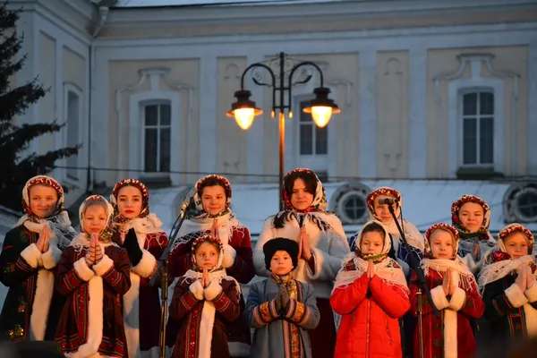 У Луцьку засвітили головні ялинки (фото)