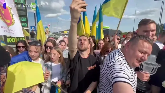 Kalush Orchestra повернувся до України: як зустріли переможців «Євробачення-2022» (відео)